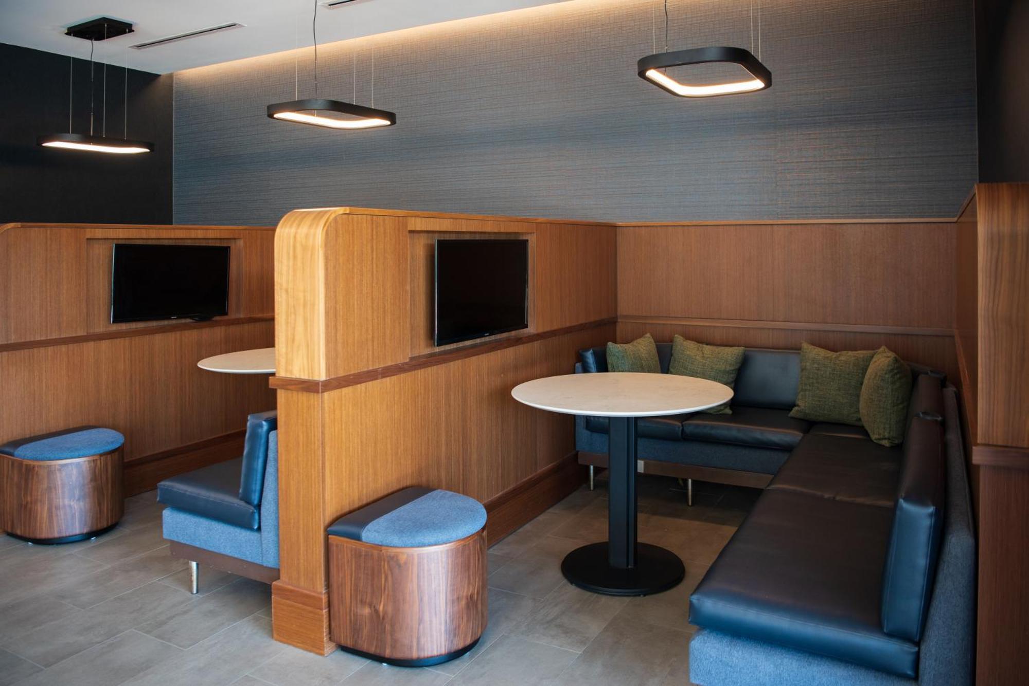 Courtyard By Marriott Лейк Сити Екстериор снимка